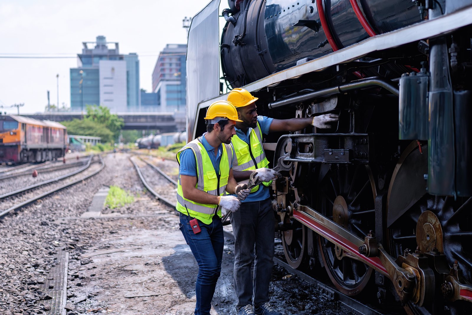 Tren de carga en movimiento